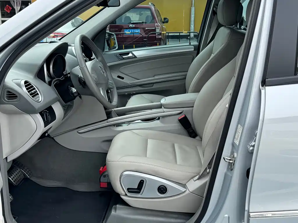 Mercedes-Benz M-Class ML 300 4 MATIC