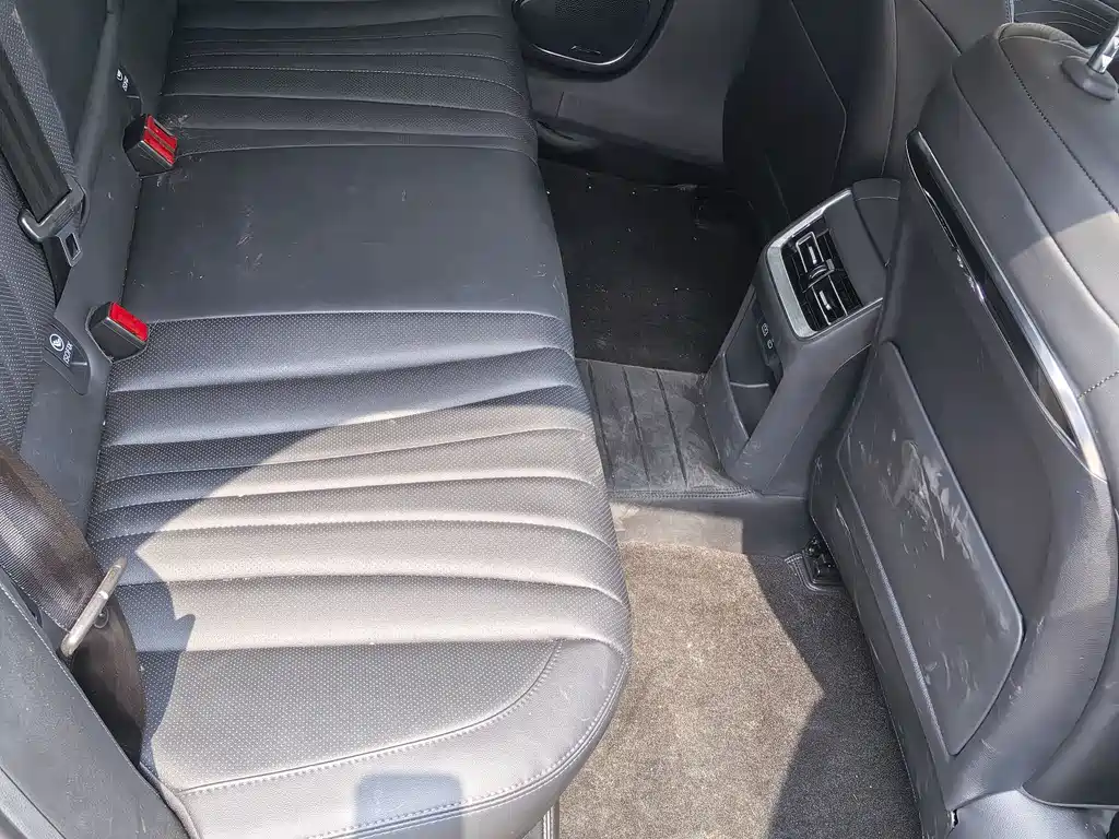 Hongqi H5 1.5 T DCT Flagship Charm