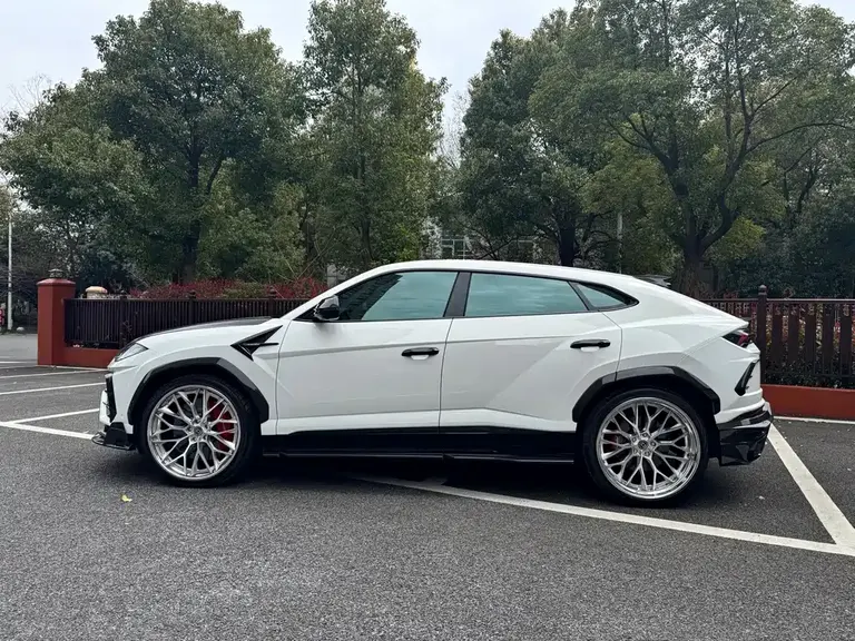 Lamborghini Urus 4.0 T V8