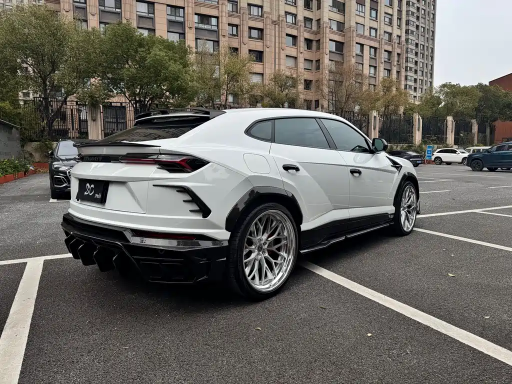 Urus 4.0 T V8