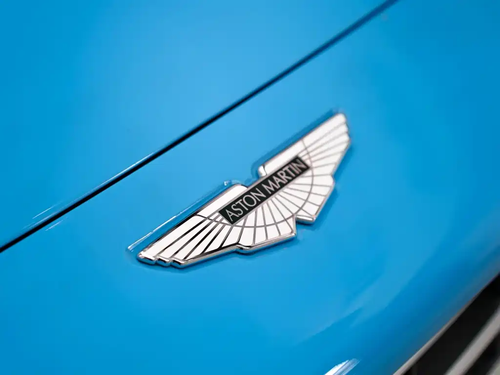 Aston Martin DBX 4.0 T V8 Return to Nature Realm