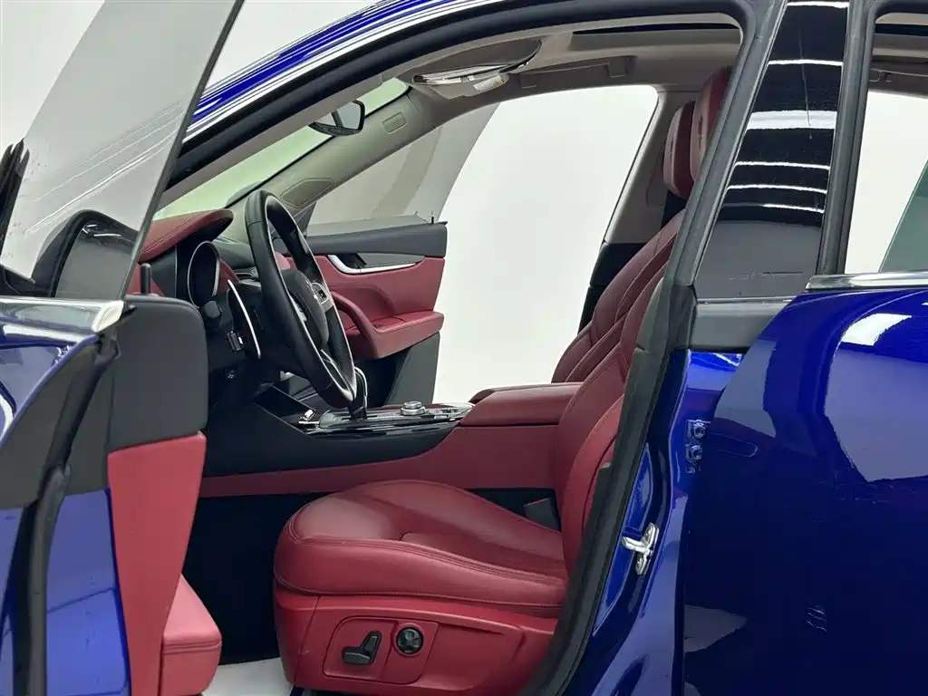 Levante 3.0 T Standard