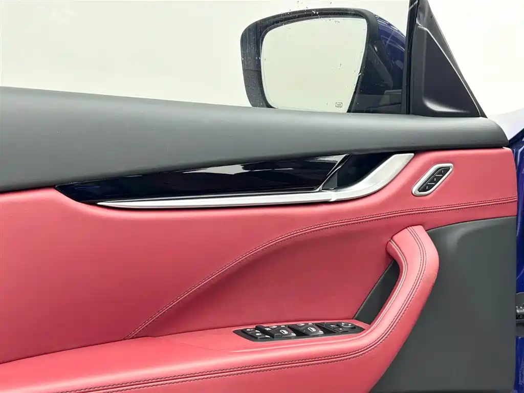 Levante 3.0 T Standard