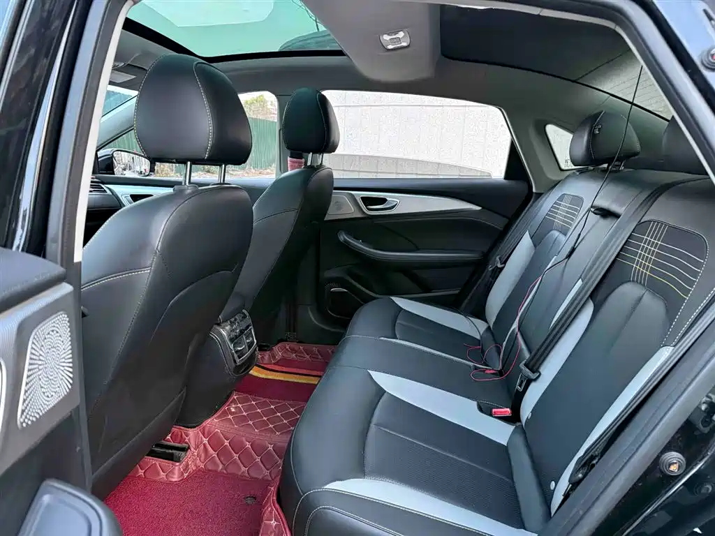 Roewe i6 MAX 荣威i6 MAX 2020款 300 TGI 自动爽酷天幕版
