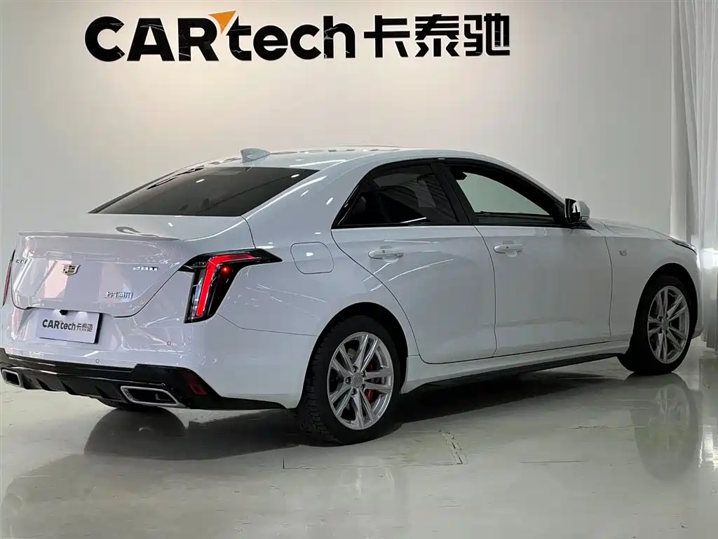 Cadillac CT4 28 T Fashion