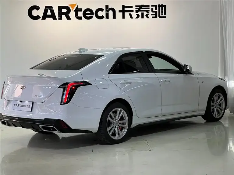 Cadillac CT4 28 T Fashion