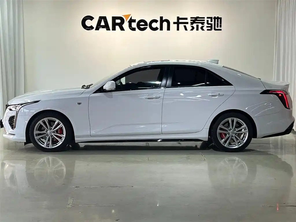 Cadillac CT4 28 T Fashion