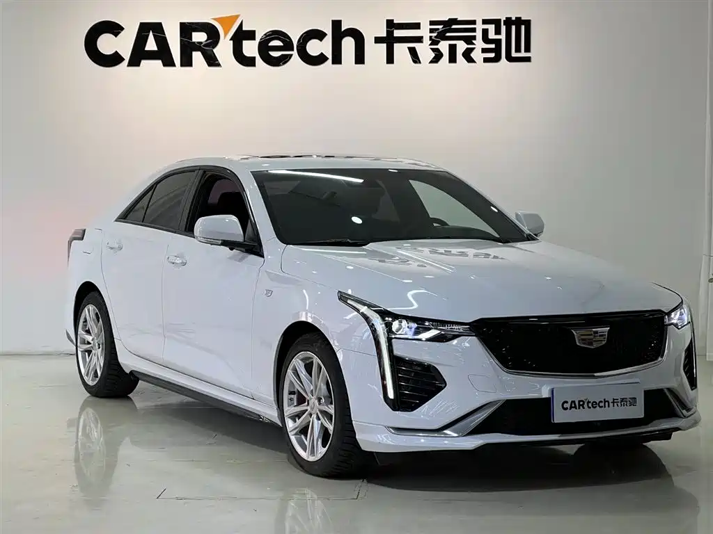 Cadillac CT4 28 T Fashion