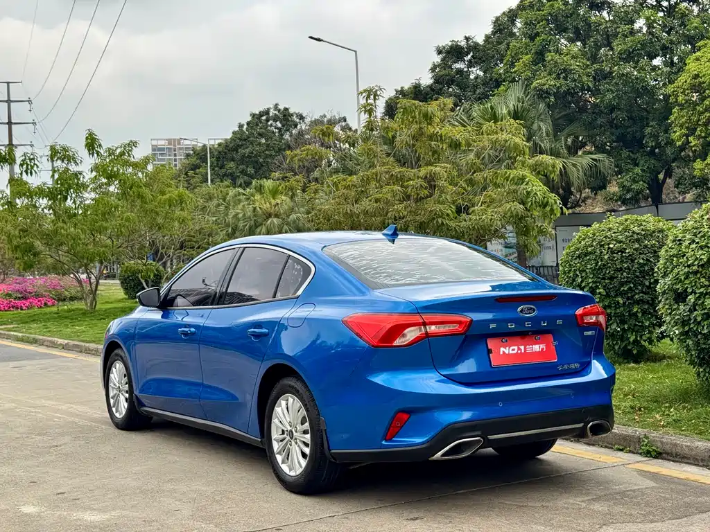 Focus Sedan EcoBoost 180 Auto Sharp Trend