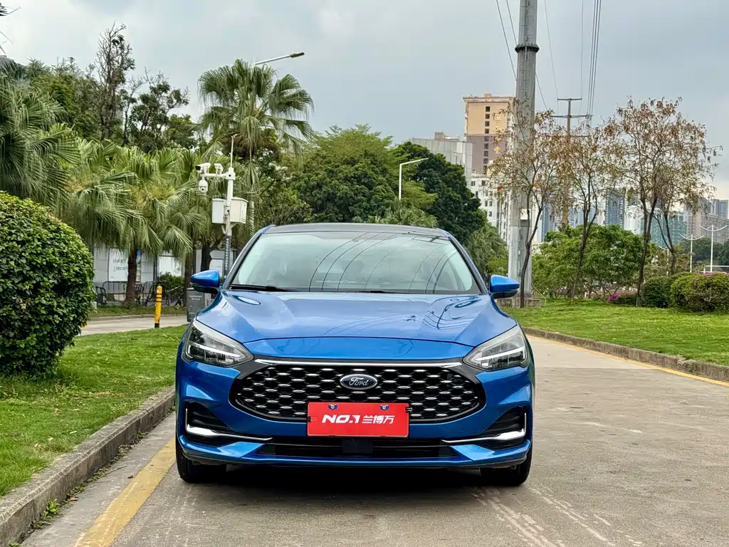 Focus Sedan EcoBoost 180 Auto Sharp Trend