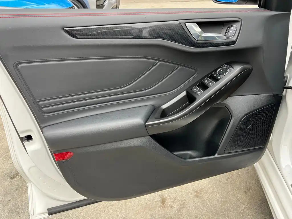Focus Sedan EcoBoost 180 Auto ST Line