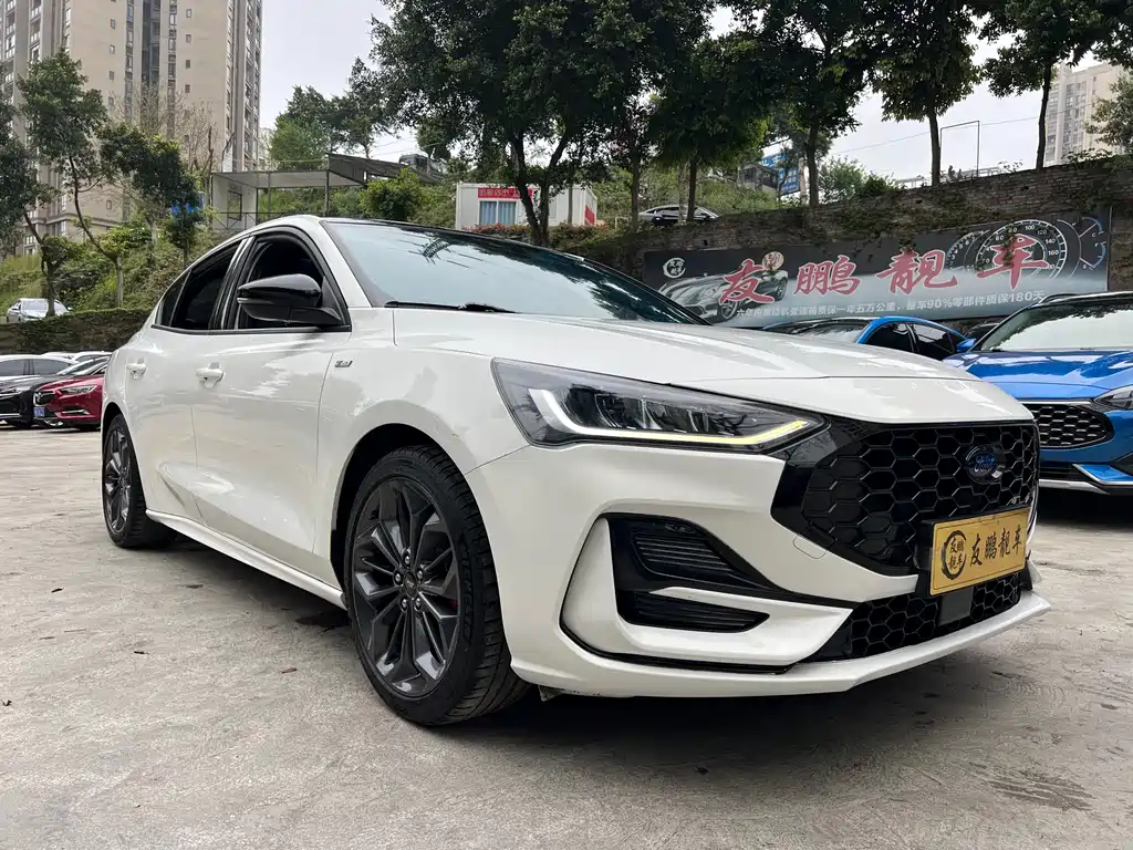 Focus Sedan EcoBoost 180 Auto ST Line