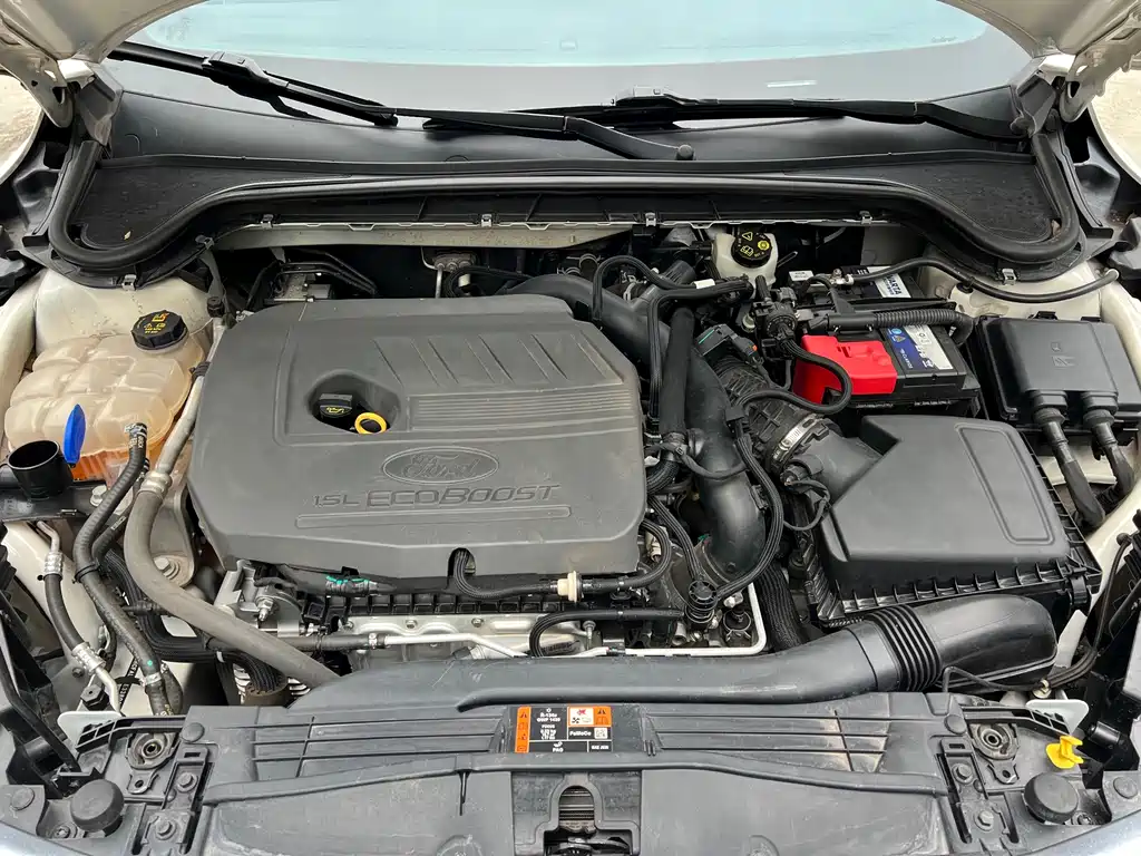 Focus Sedan EcoBoost 180 Auto ST Line