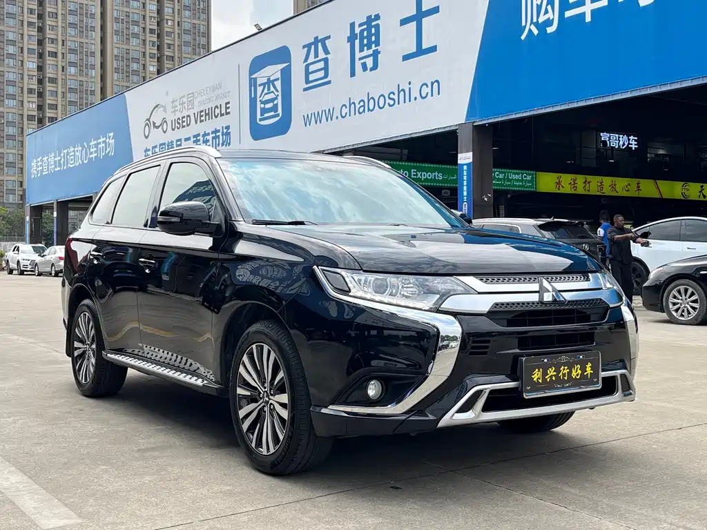 Outlander Facelift 2.0 L 2 WD Smooth Enjoyment 5-seat