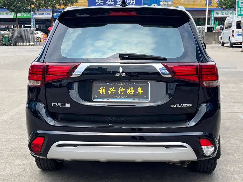 Outlander Facelift 2.0 L 2 WD Smooth Enjoyment 5-seat