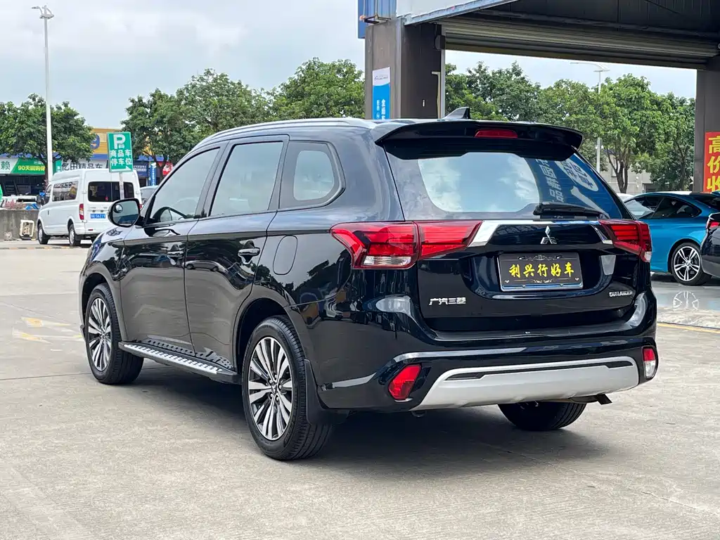 Outlander Facelift 2.0 L 2 WD Smooth Enjoyment 5-seat