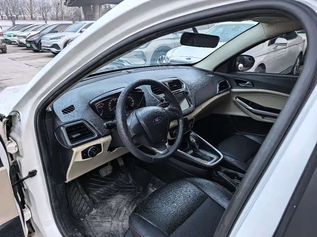 Escort Facelift 1.5 L Auto Comfort
