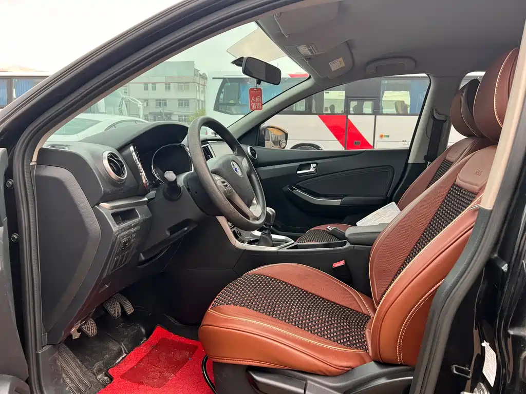 Venucia T70 启辰T70 2016款 2.0 L 手动睿趣版