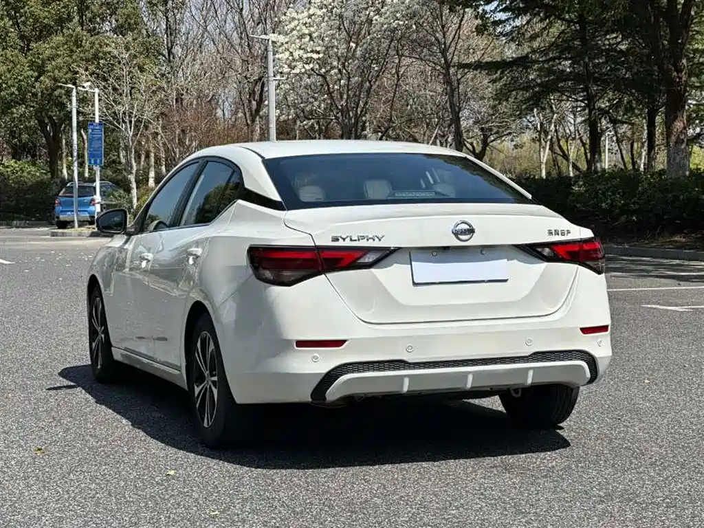 Sylphy Facelift 1.6 L XL CVT Joy
