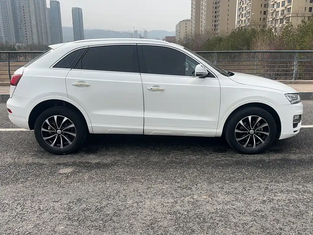 Zotye SR7 众泰SR7 2016款 1.5 T 手动魔方之心版 国IV