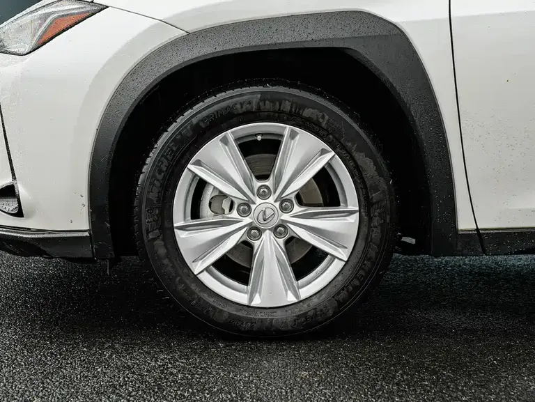 Lexus UX 260 h · CN-V