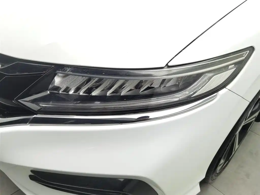 Jade 210 TURBO CVT Luxury 5-seat
