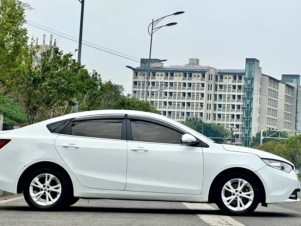 Ruixing 1.5 T Auto Value Luxury