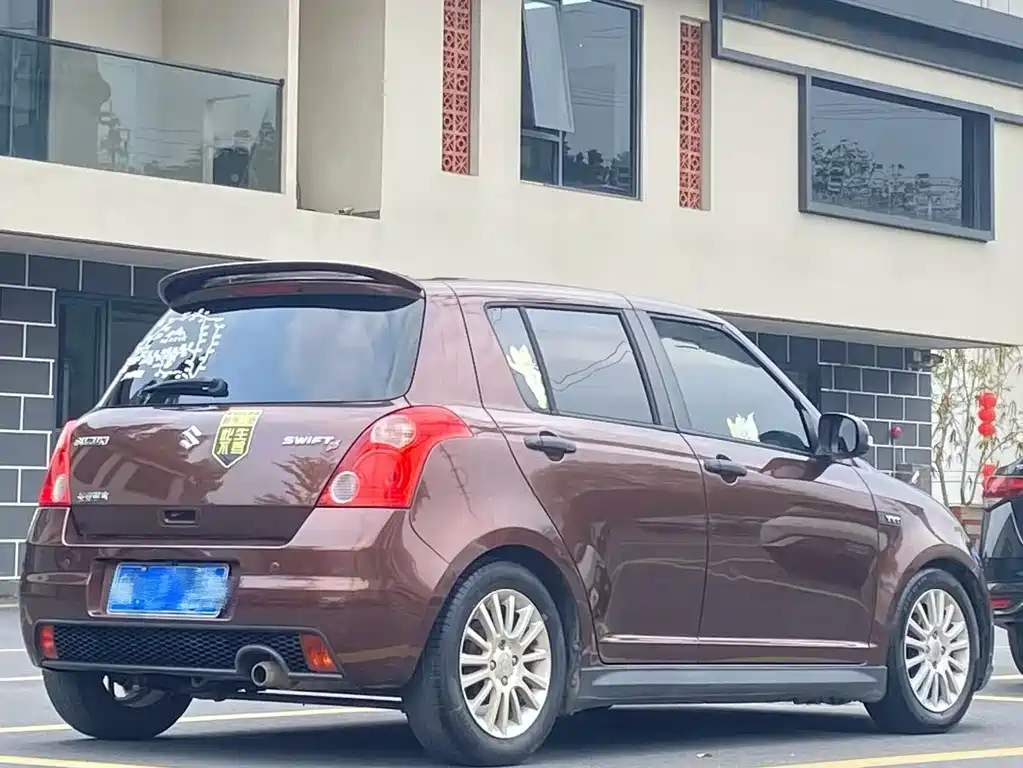 Swift 1.5 L Auto Standard