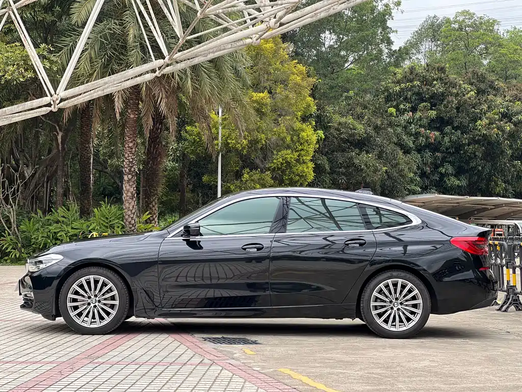 BMW 6 Series GT 630 i Luxury Design Package