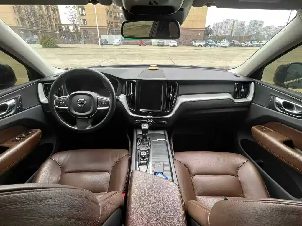 Volvo XC60 T5 4 WD Smart Ease CN-VI