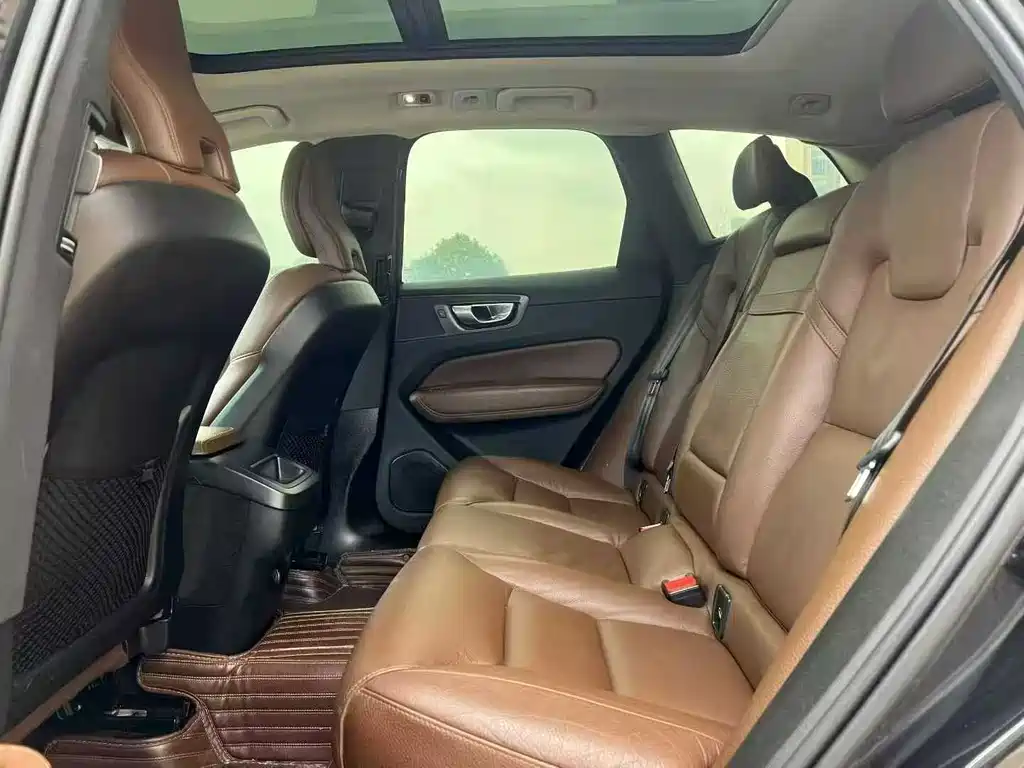 Volvo XC60 T5 4 WD Smart Ease CN-VI