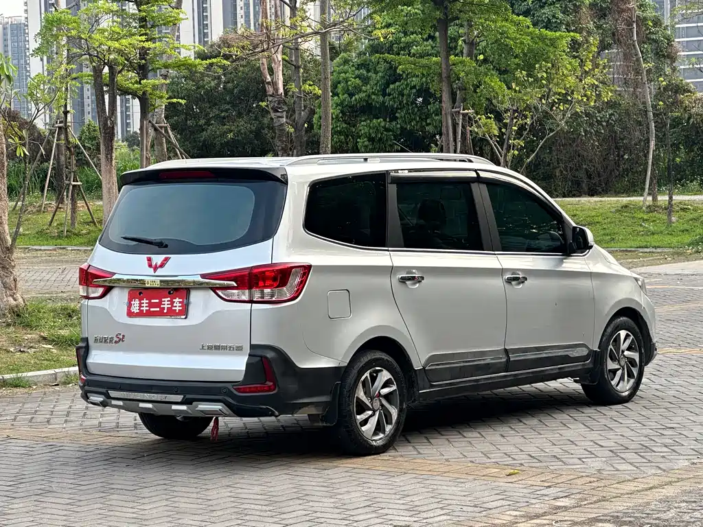Wuling Hongguang 五菱宏光 2016款 1.5 L S1尊享型国V