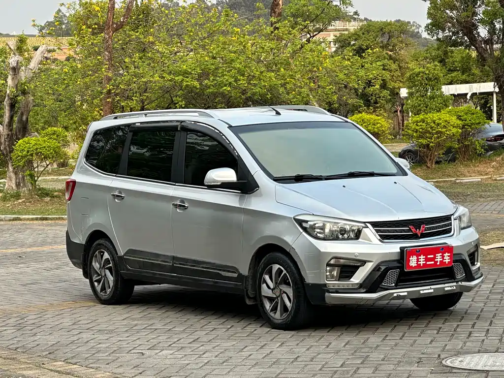 Wuling Hongguang 五菱宏光 2016款 1.5 L S1尊享型国V