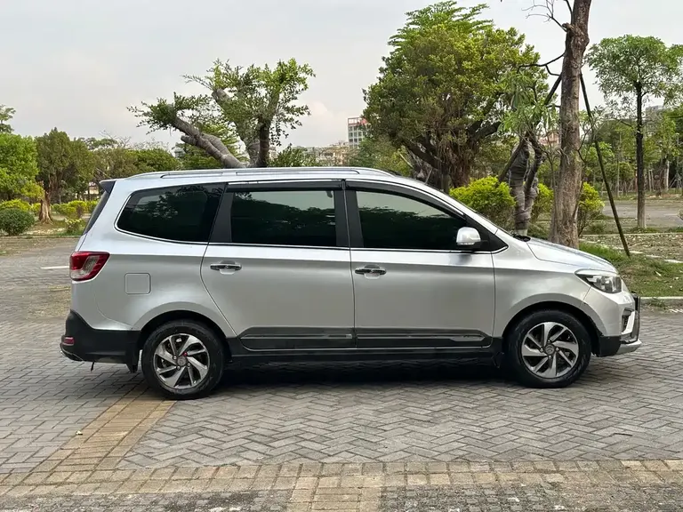 Wuling Hongguang 五菱宏光 2016款 1.5 L S1尊享型国V