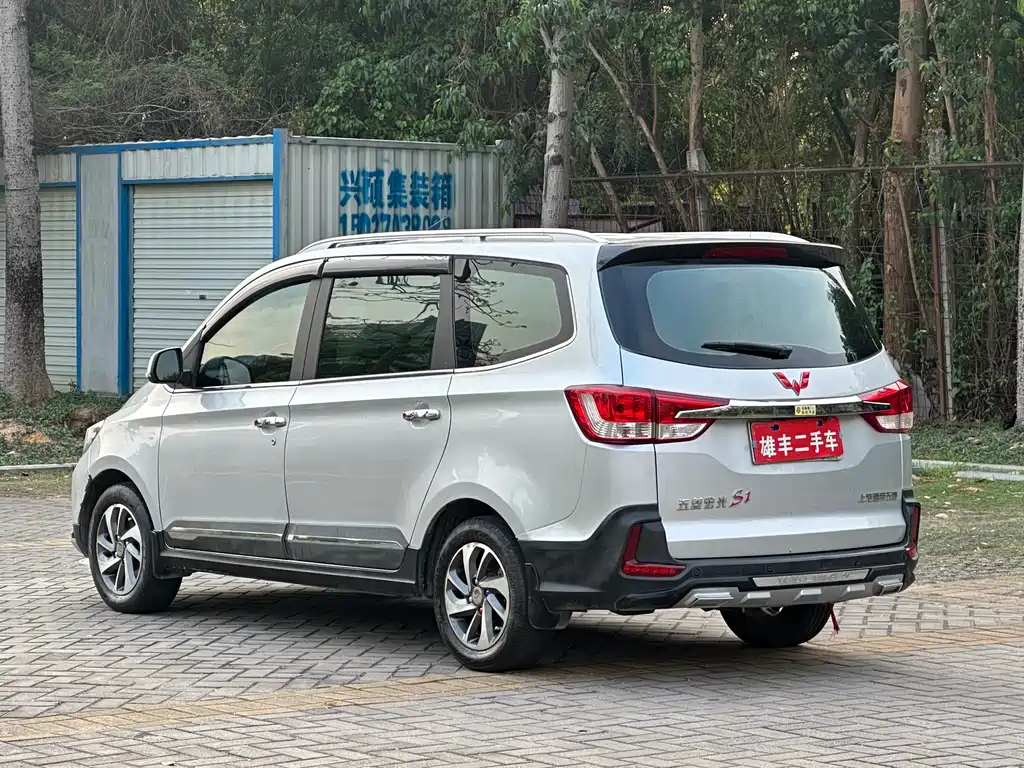 Wuling Hongguang 五菱宏光 2016款 1.5 L S1尊享型国V