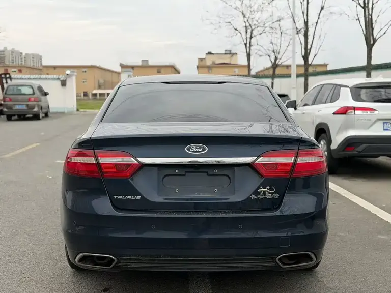 Ford Taurus EcoBoost 245 Fashion