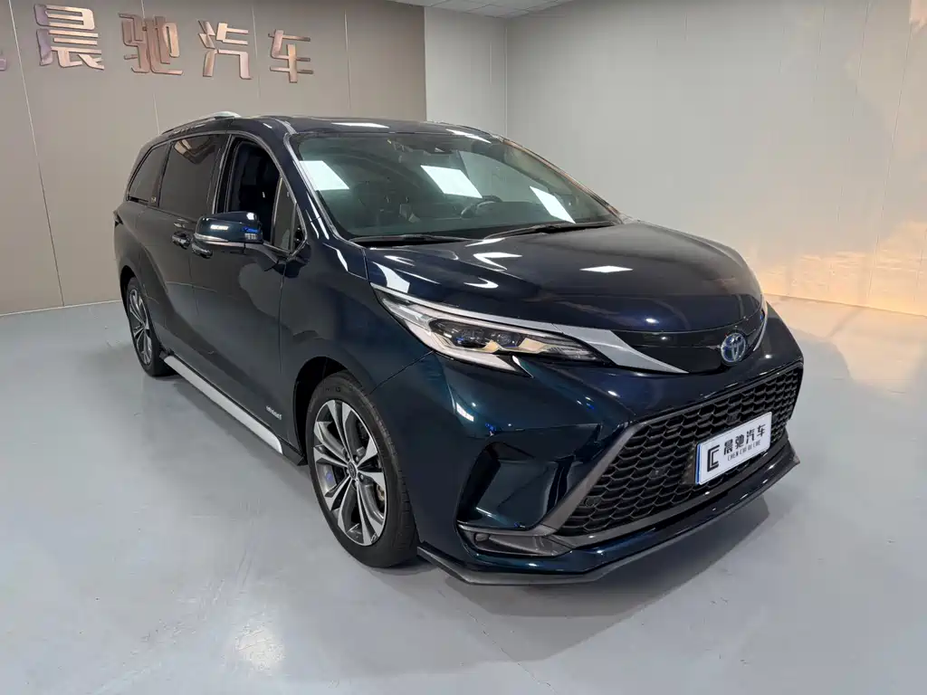 Granvia 2.5 L Hybrid Flagship VIP