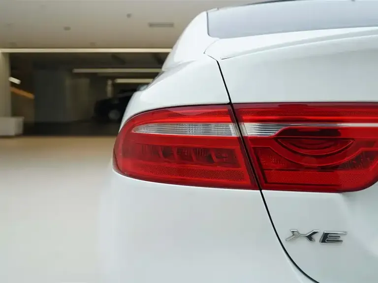 Jaguar XE 2.0 T 240 PS R-Sport