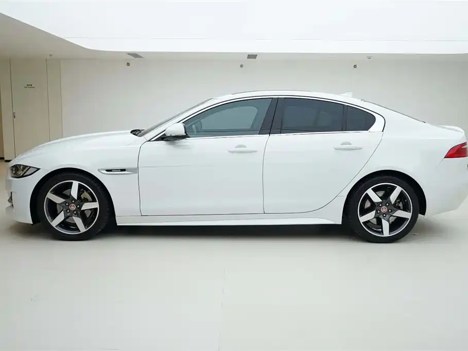 Jaguar XE 2.0 T 240 PS R-Sport