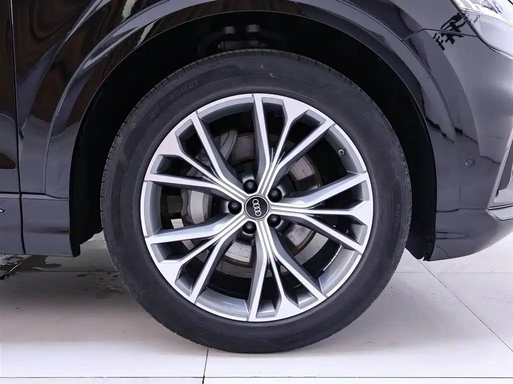 Audi Q8 55 TFSI Luxury Dynamic