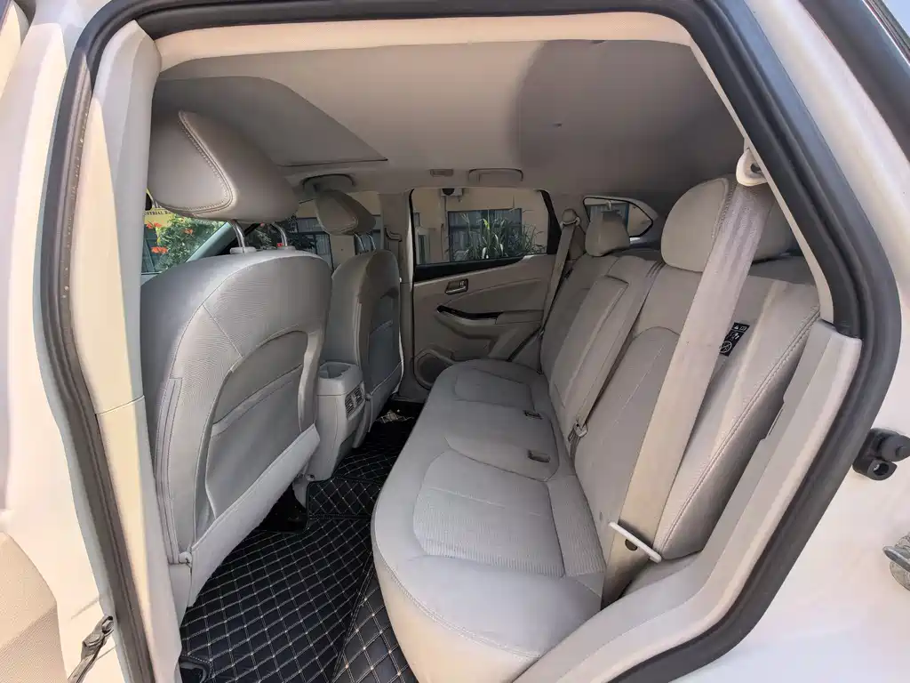 Venucia T70 启辰T70 2016款 2.0 L CVT睿趣版