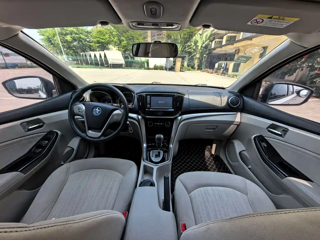 Venucia T70 启辰T70 2016款 2.0 L CVT睿趣版