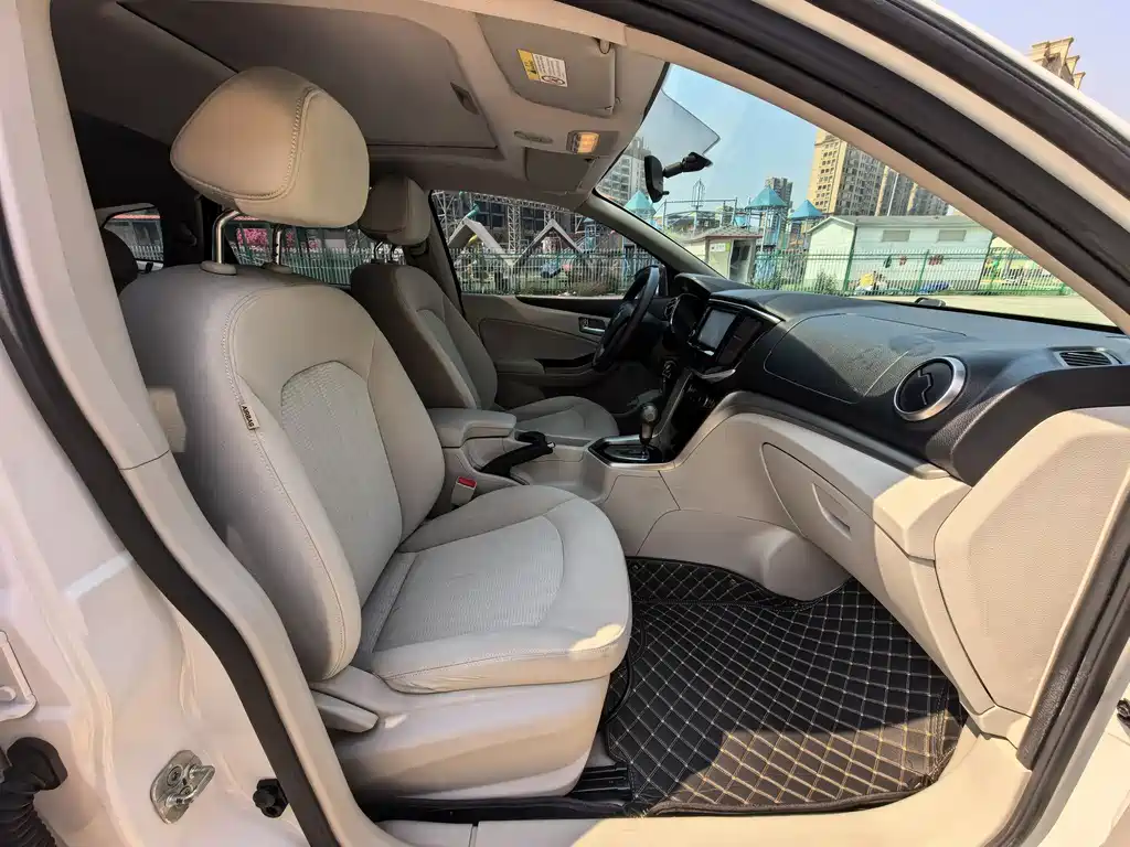 Venucia T70 启辰T70 2016款 2.0 L CVT睿趣版