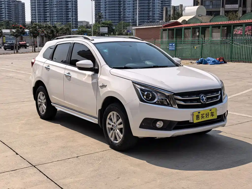 Venucia T70 启辰T70 2016款 2.0 L CVT睿趣版