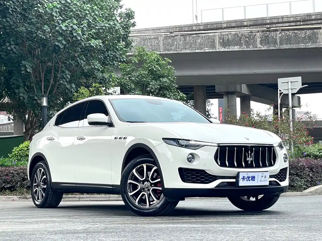 Levante 3.0 T Standard