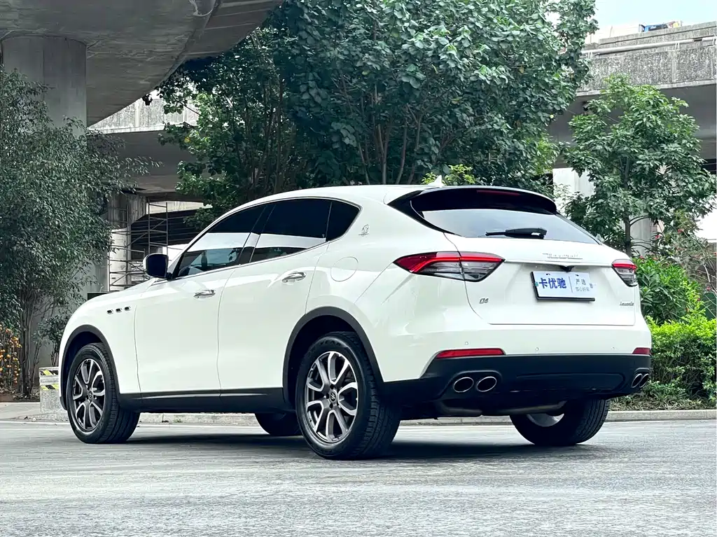 Levante 3.0 T Standard