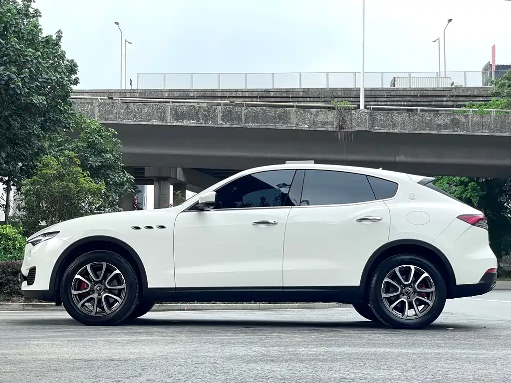 Levante 3.0 T Standard
