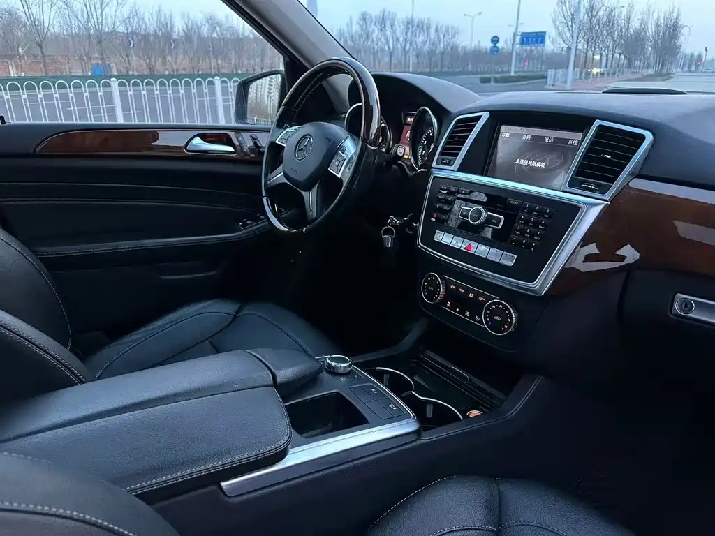 Mercedes-Benz M-Class ML 320 4 MATIC