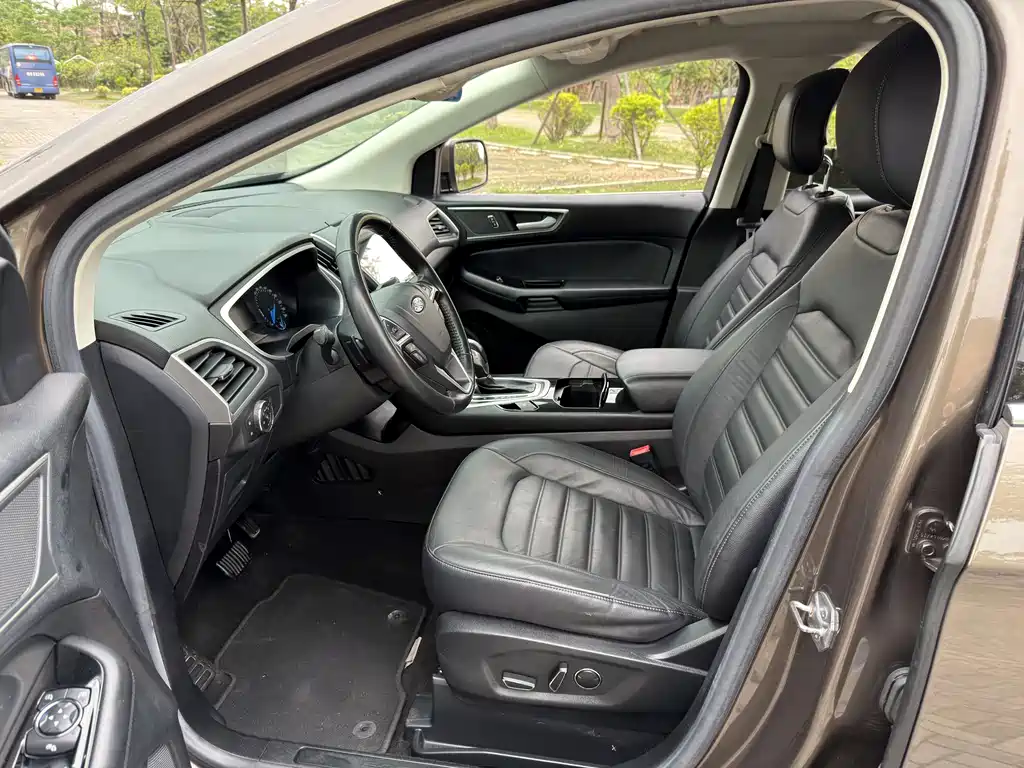Edge 2.0 T GTDi 2 WD Platinum Sharp