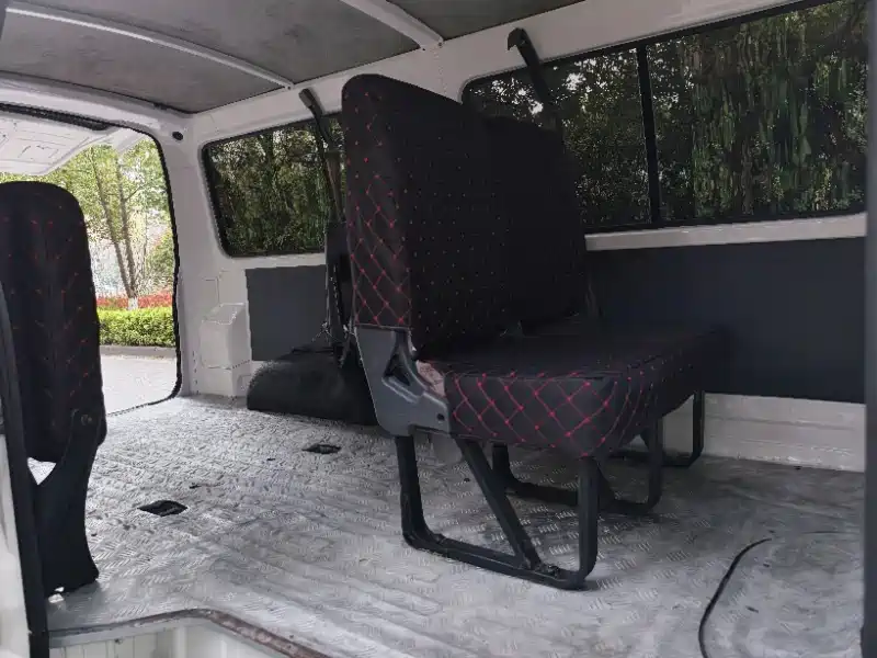 Jinbei Hiace 金杯海狮 2018款 2.0 L五代快运豪华型标准顶6座V19 S